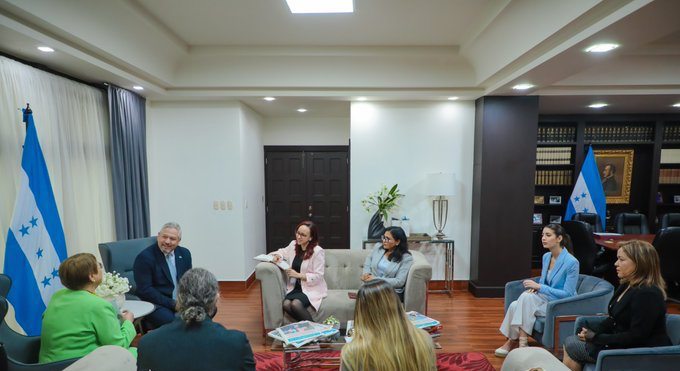 Giselle Larach Michelle Bachelet